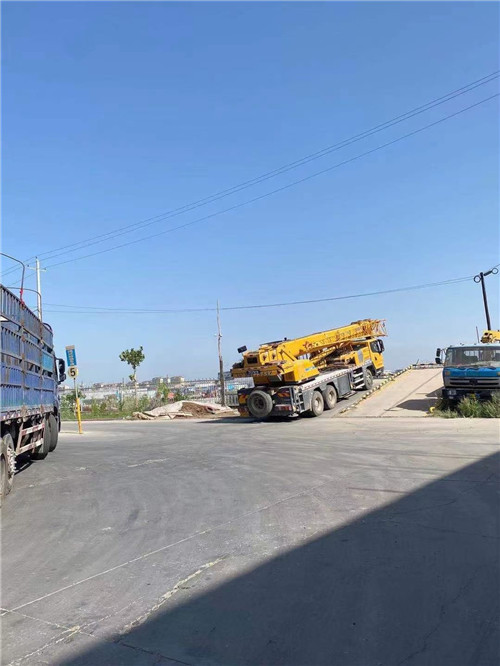 白碱滩区25吨吊车的租赁价格大概是多少？