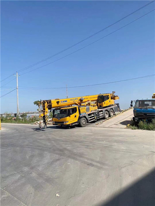 白碱滩区吊车作业时，可能会产生哪些额外收费项目？