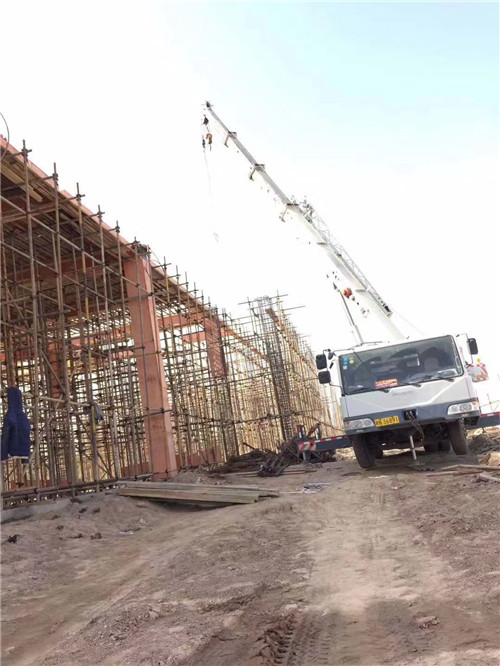 白碱滩区25 吨、50 吨吊车怎么选？多大重量 / 半径适合对应车型？