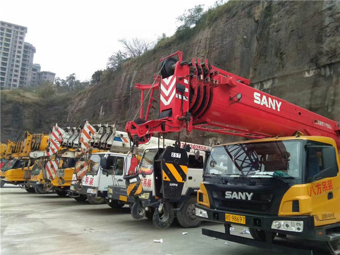 白碱滩区吊车出租按什么计费？台班费、单次费、里程费怎么算？