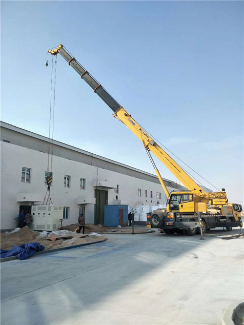 白碱滩区“超载就喊停”—— 吊车的 “重量保镖” 技术